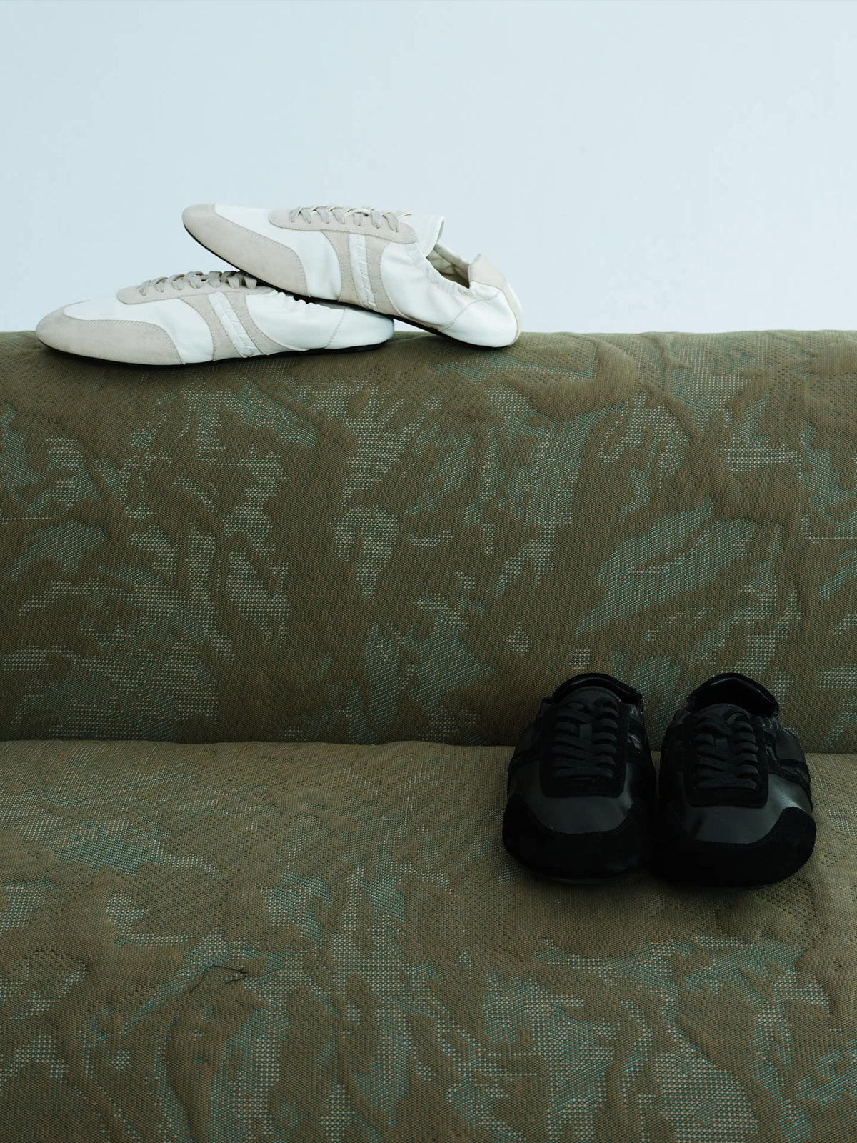 THIN-SOLE LEATHER TRAINER SHOES