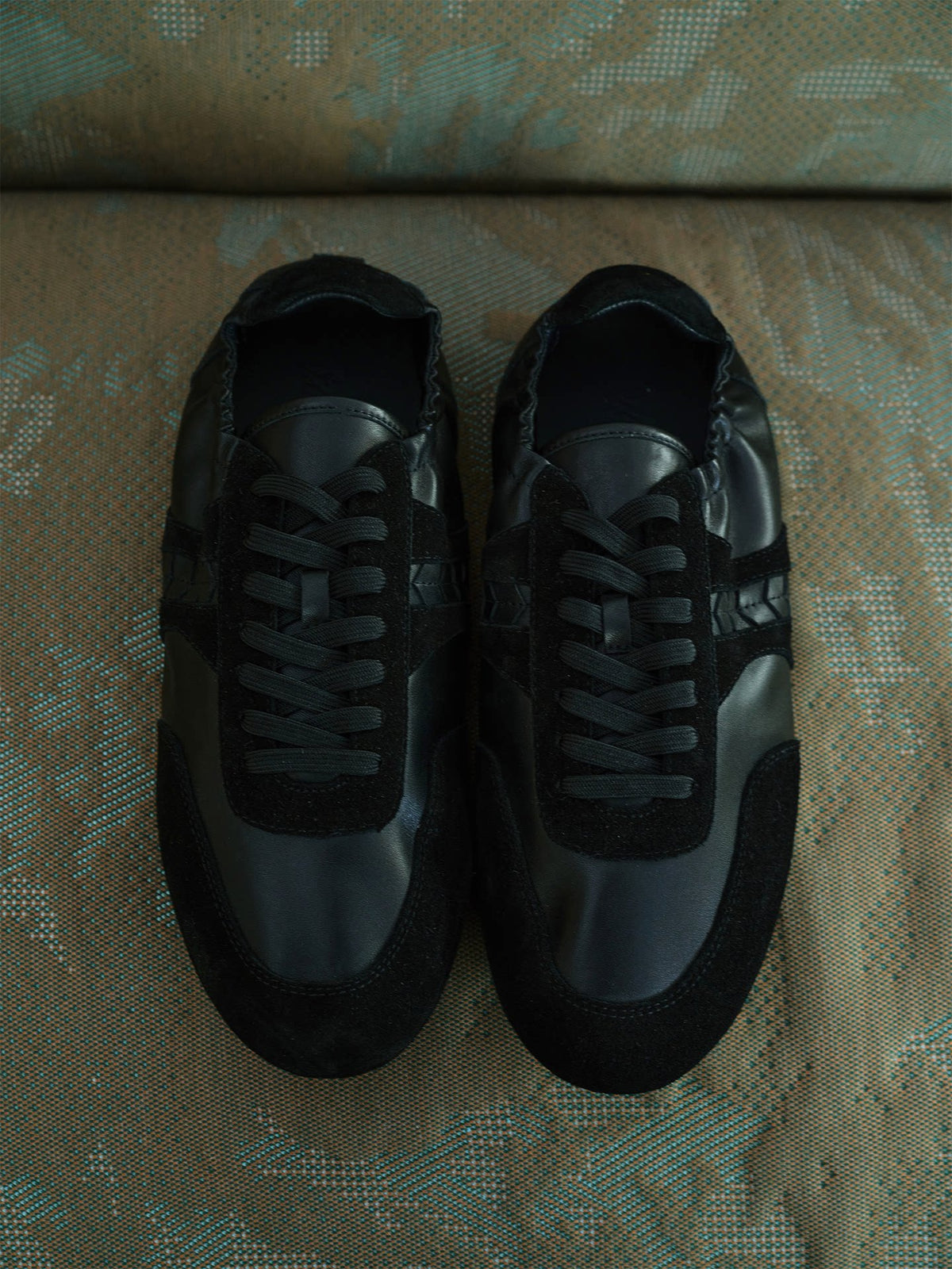 THIN-SOLE LEATHER TRAINER SHOES