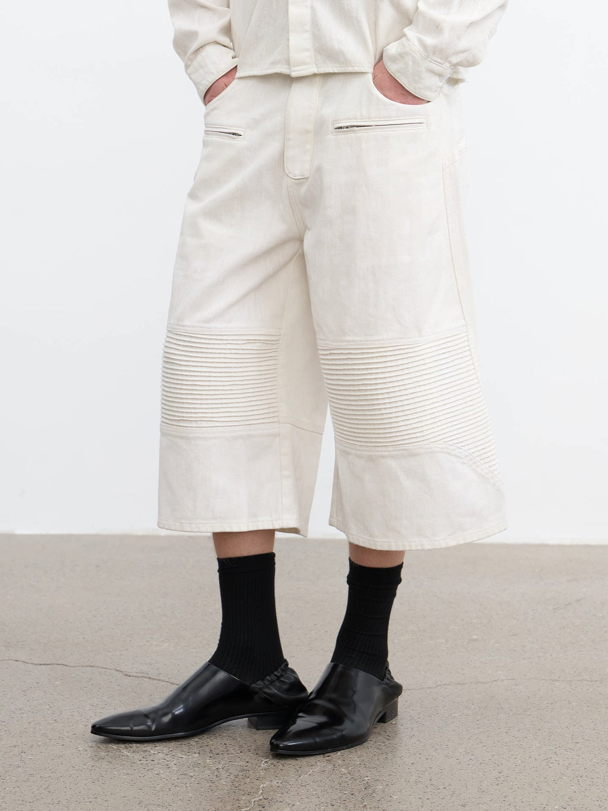 COATED BIKER CAPRI PANTS