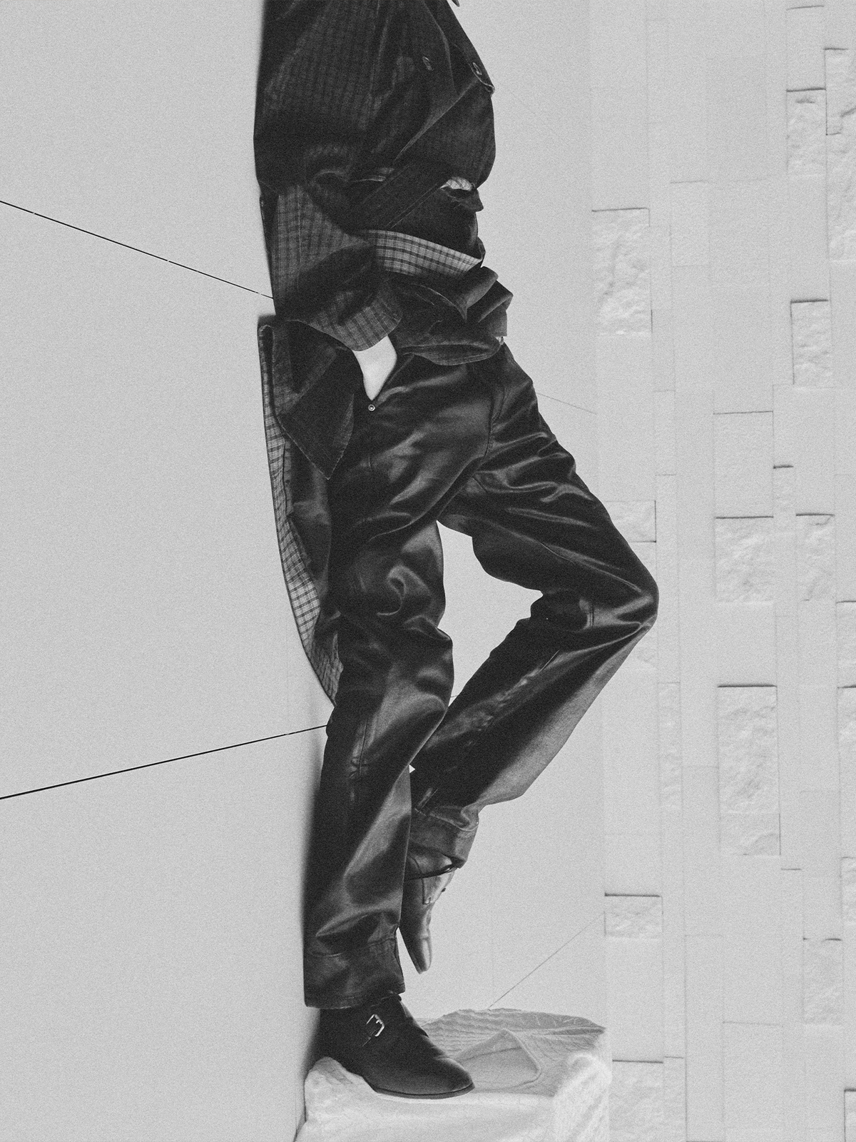 WAXED SLIM STRAIGHT-LEG JEANS