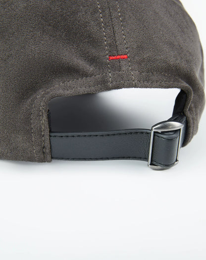 SUEDE NAP CAP バックルのディテール